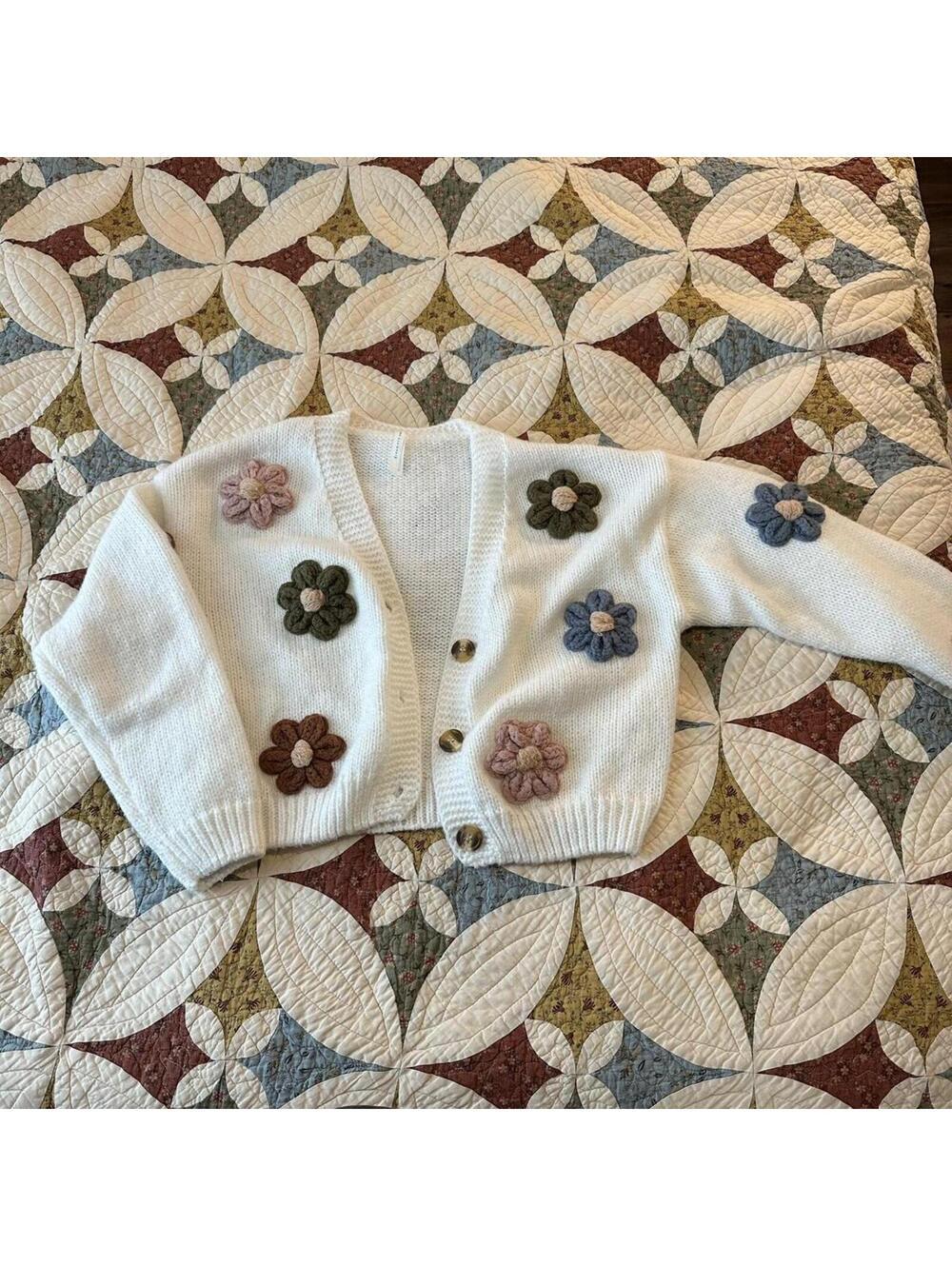 White 3d flower knit cardigan Size S spring cottagecore cozy whimsical